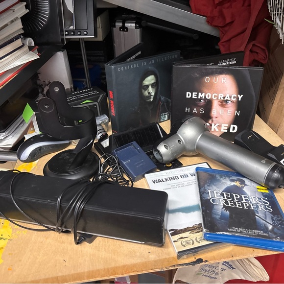 Lot of various black and Silver Tech Accessories devices and DVDs - Picture 3 of 12